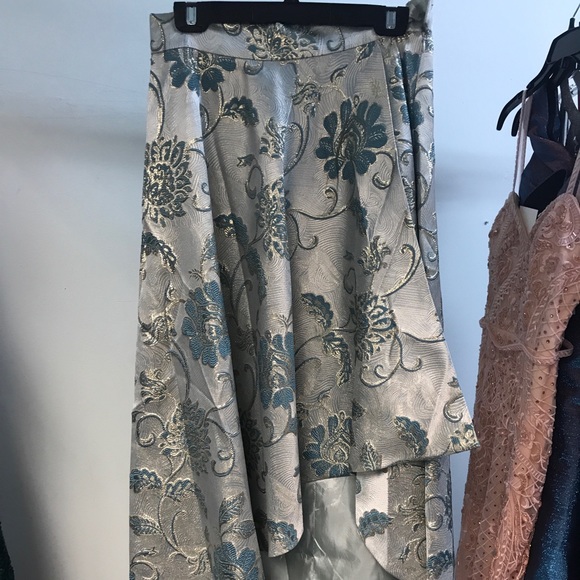 BEAUTIFUL turquoise, gold floral high-low skirt - Picture 2 of 6